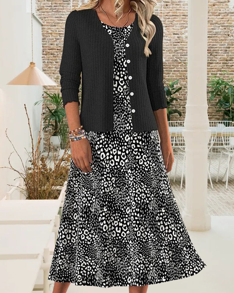 Zwei-Teiliges Set Mit Geripptem Cardigan Und Leopardenmusterter Ärmelloser Kleid
