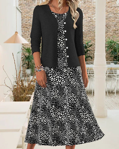 Zwei-Teiliges Set Mit Geripptem Cardigan Und Leopardenmusterter Ärmelloser Kleid